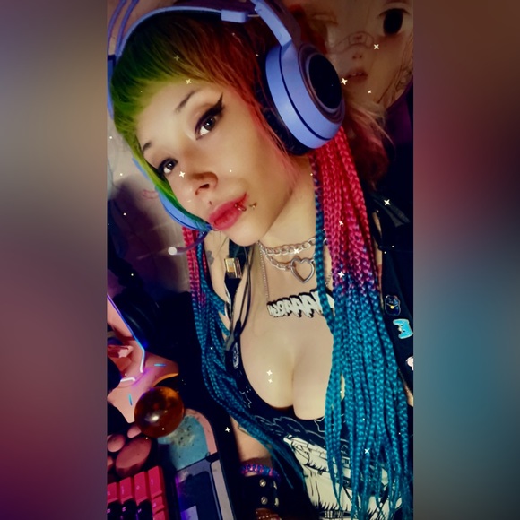 Meet your Posher, First Matey Jia 🏴‍☠️💙 - Picture 4 of 5